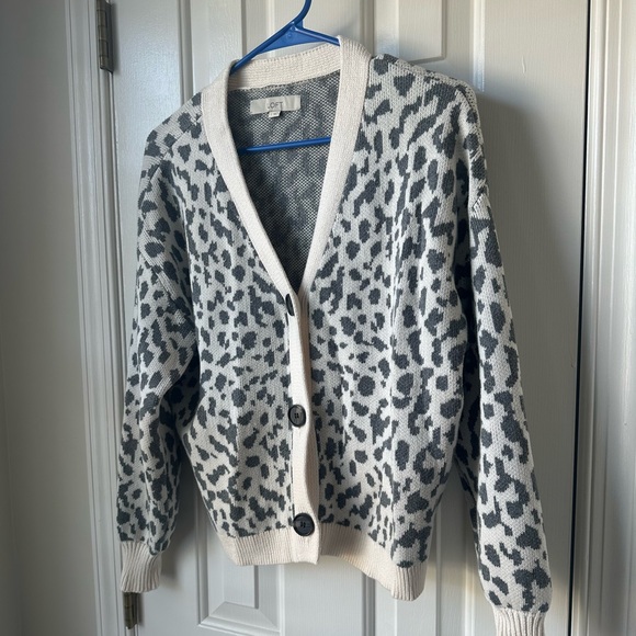 LOFT Sweaters - Loft Cropped Leopard Print V-Neck Cardigan Small